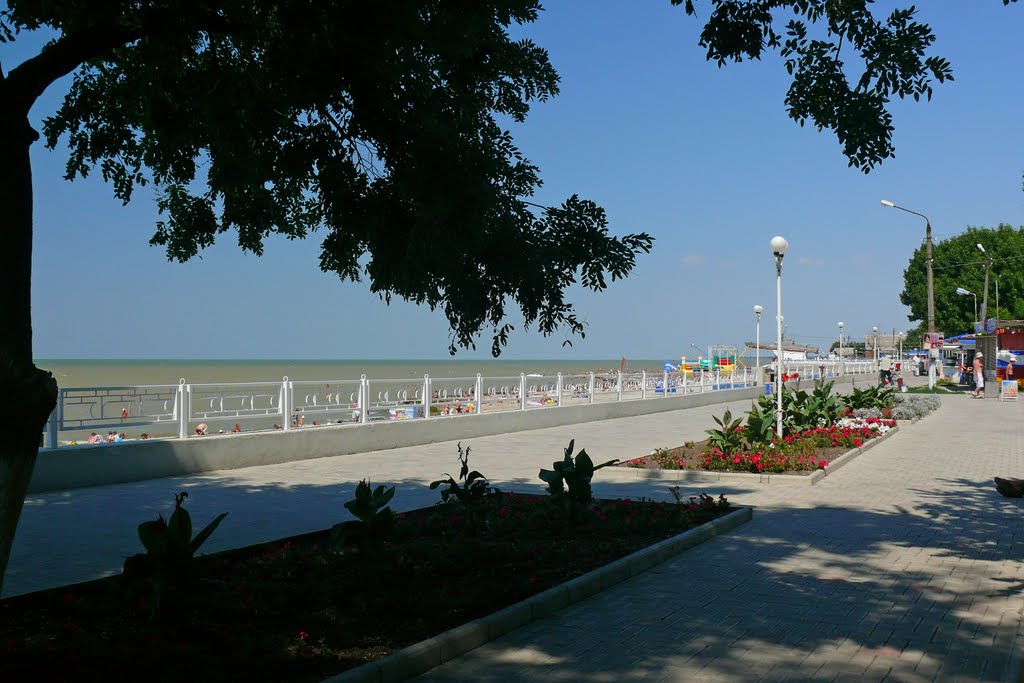 Краснодарский край, г. Приморско-Ахтарск, набережная.  Krasnodar territory, Primorsko-Akhtarsk, quay.