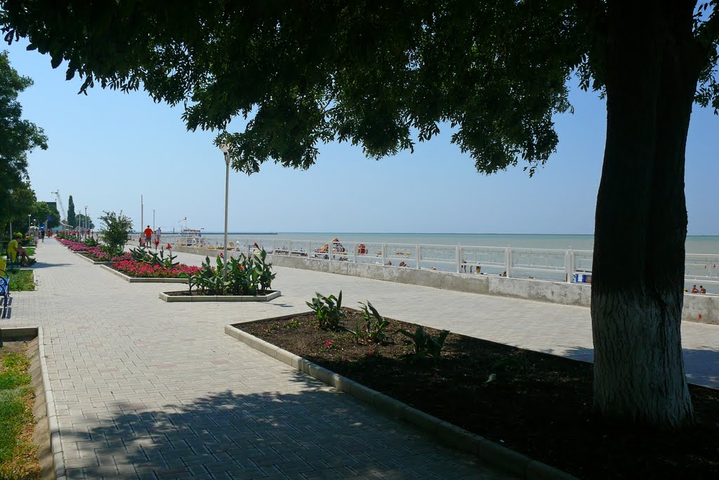 Краснодарский край, г. Приморско-Ахтарск,  набережная. Krasnodar territory, Primorsko-Akhtarsk, quay.