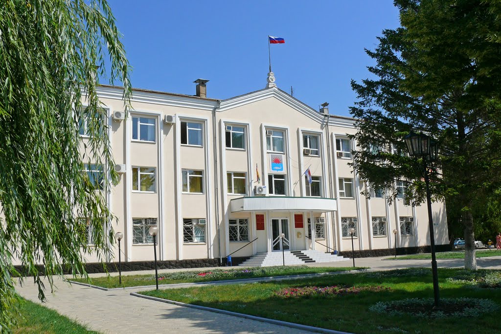 Краснодарский край, г. Приморско-Ахтарск, здание администрации города.Primorsko-Akhtarsk. Building of administration of city.