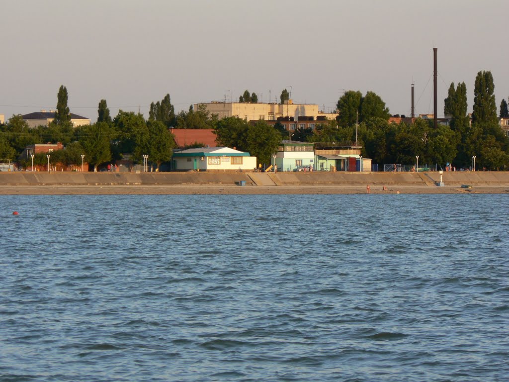 Пляж возле кафе Турист