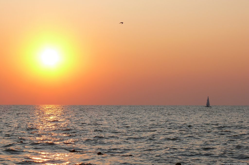 Россия, Приморско-Ахтарск. Закат на Азовском море. Russia.Krasnodar territory. Primorsko-Akhtarsk. Sunset on sea of Azov.
