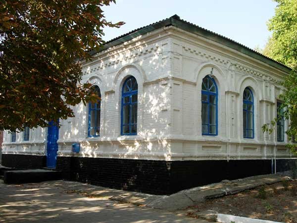 Одно из старейших зданий Тбилисской,ныне СШ № 1