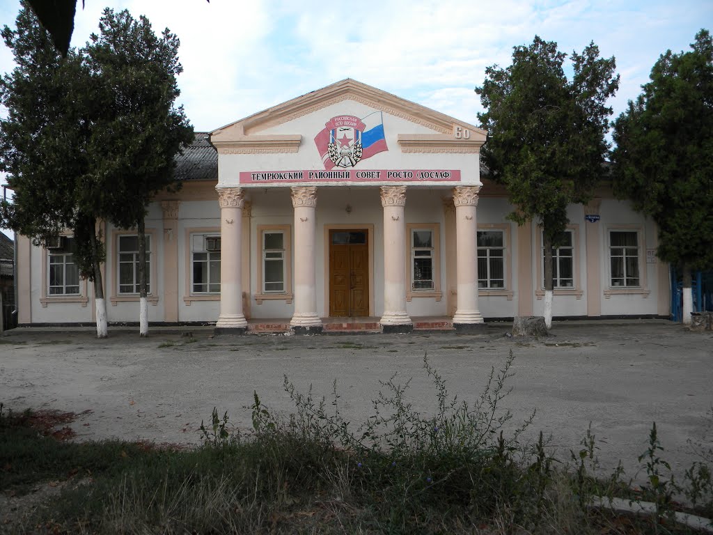 Районный ДОСААФ, бывшее здание правления рыбколхоза "Труженик моря"