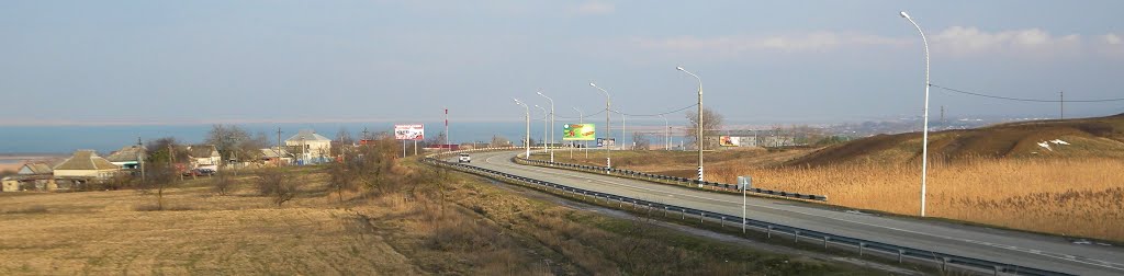 Вид на Темрюк и Курчанский лиман с горы Мыска