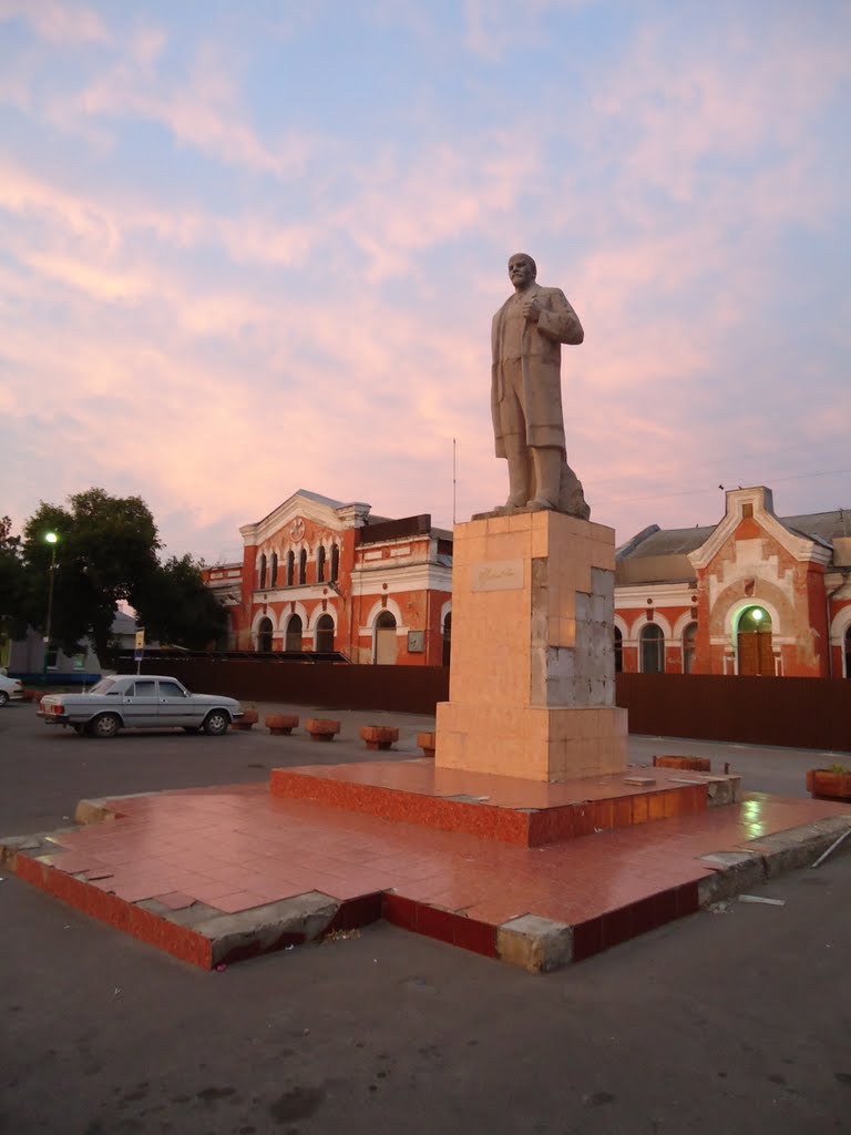 Памятник вождю