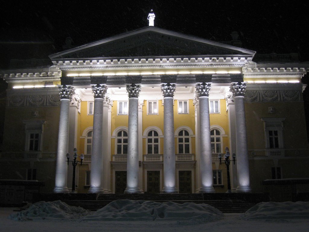 Железногорск - Дворец культуры с подсветкой вечером