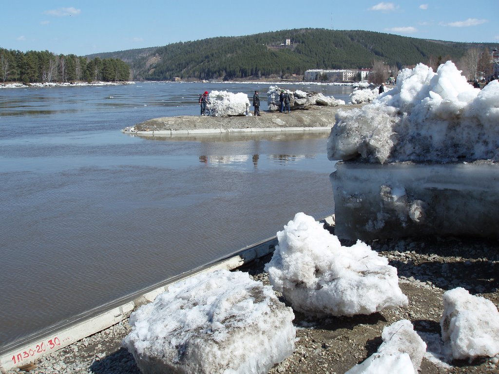 Kan river, river Barga outfall. (р. Кан после ледохода  в районе устья р. Барга).
