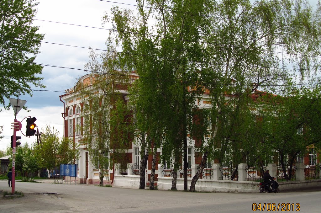 Building of former womens programmar school (1912), 7 Prosvescheniya St./10 Lenin St.