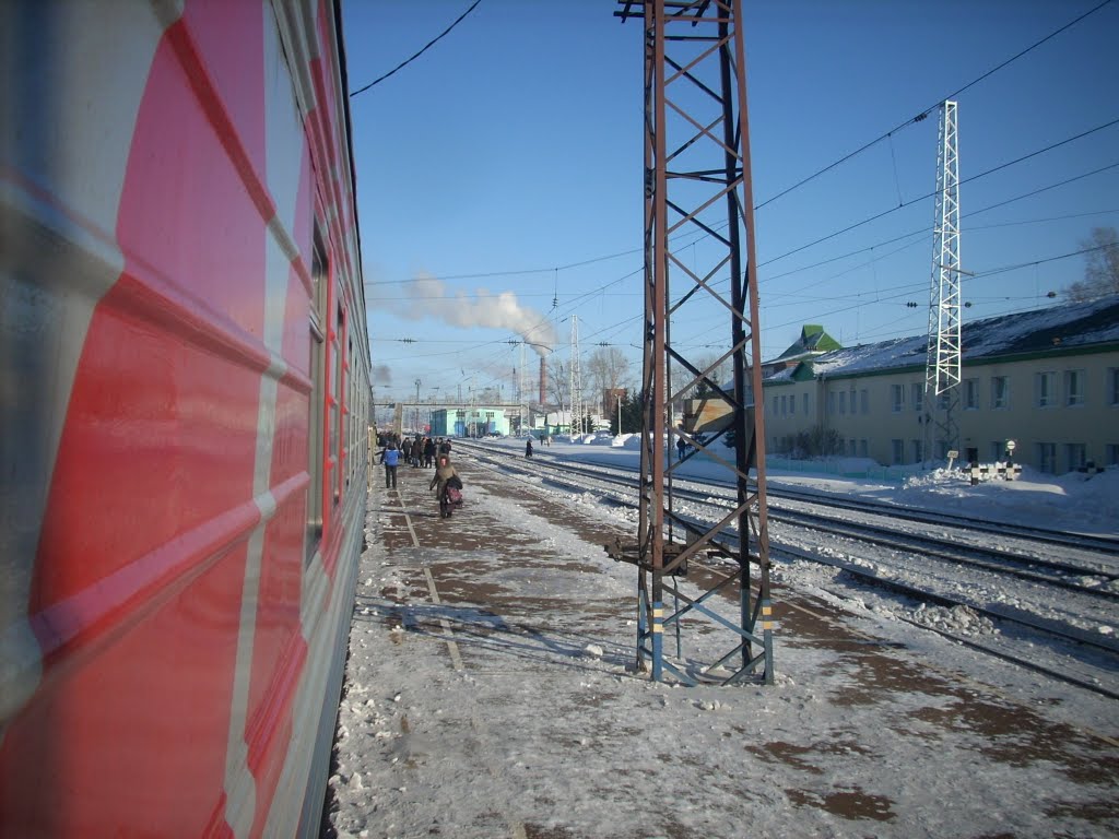 Поезд Красноярск-Адлер на ст. Боготол