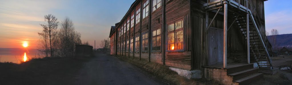 Panorama. Angara River.  Sunrise in the window. 3я школа