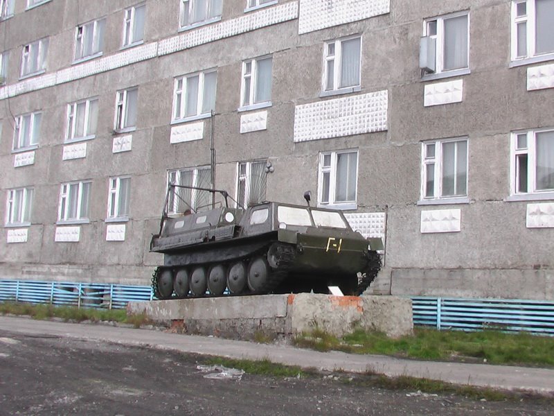 памятник вездеходу :)