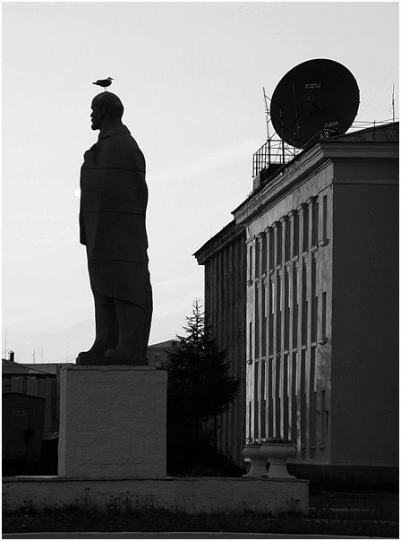 Lenin & bird :)