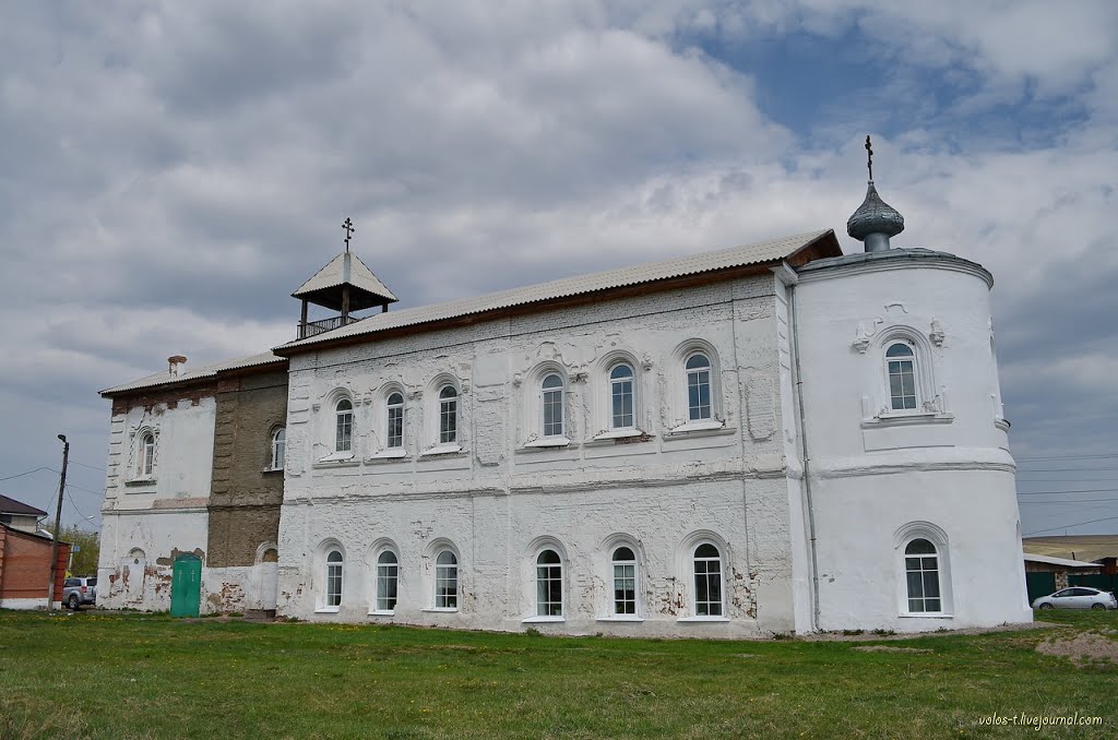 Церковь Троицы Живоначальной (май 2012г.)