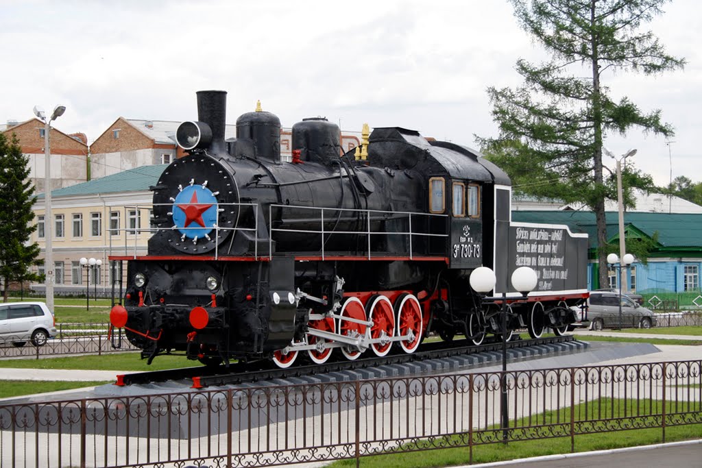 Паровоз-памятник Эм730-73