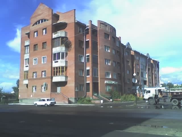 Улица Коростелева, дом 28 (14.08.2005 г.)