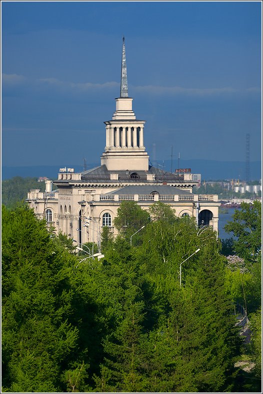 Здание речного вокзала. На восток.