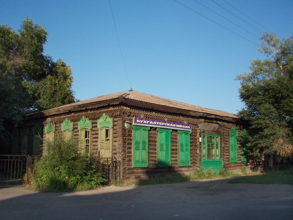 Wooden house on Krasnykh Partizan street