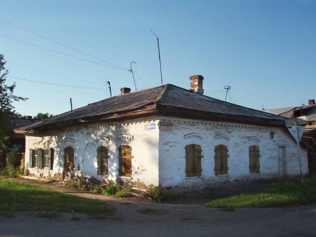 House on cross-streets of Kravchenko and Krasnykh Partizan
