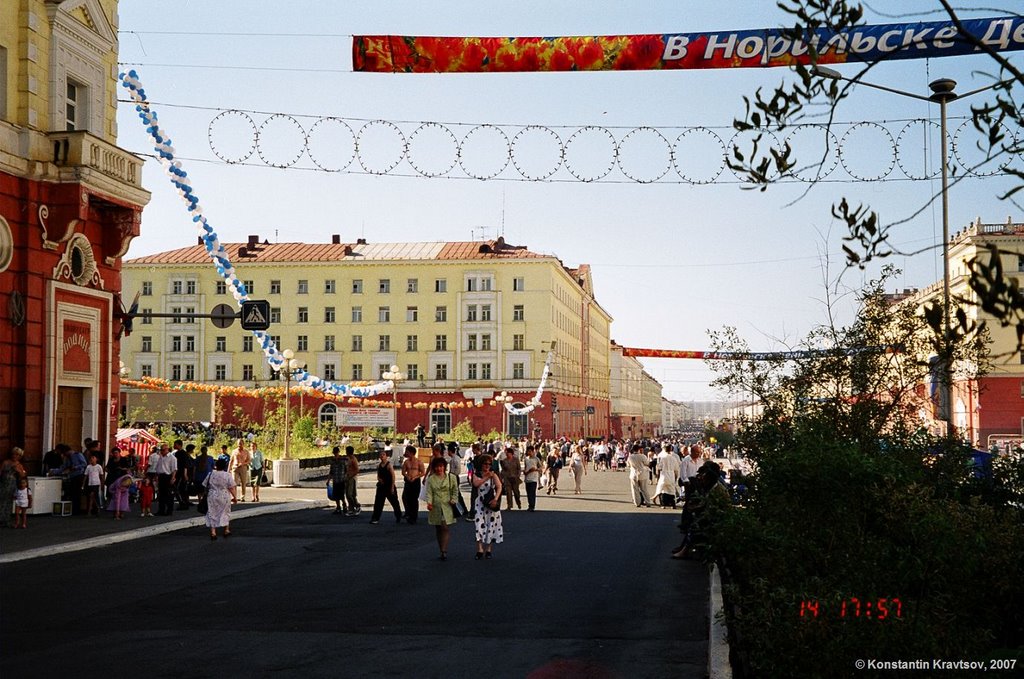 The City Day. Leninskiy propekt. 17:57, 14 July 2001