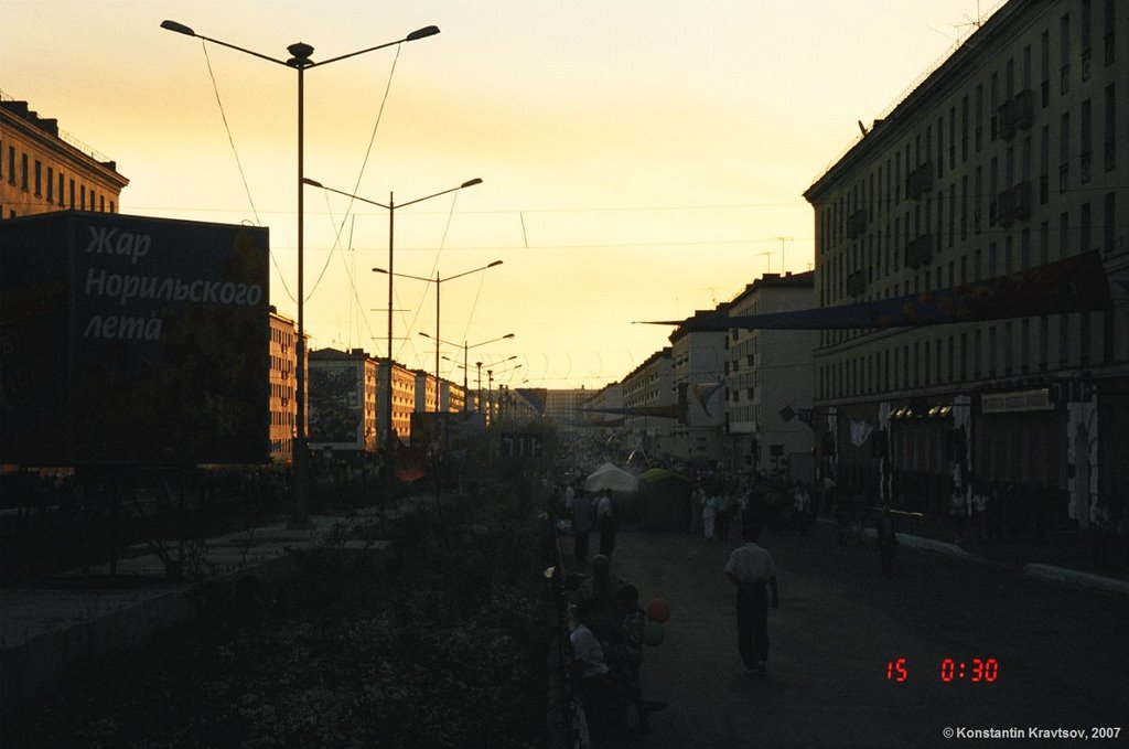 Metallurgist Day in Norilsk. Day & Night. Night (00:30). Leninskiy prospekt. 15 July 2001