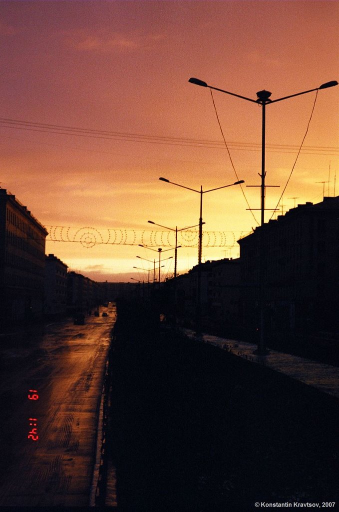 Polar Days night. At Leninskiy Propspekt. 01:42, 19 July 2001