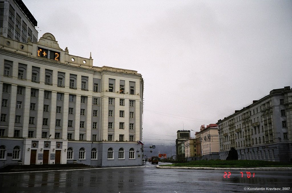 Norilsk summer +2C. Summer night sky and the sun, Gvardeiskaya ploschad-Leninskiy prospekt, 22 July 2001
