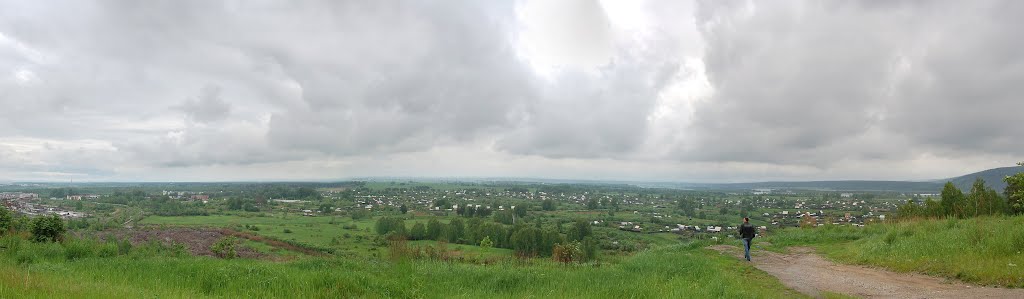 Железногорск. Дачная панорама на фоне грозовых туч