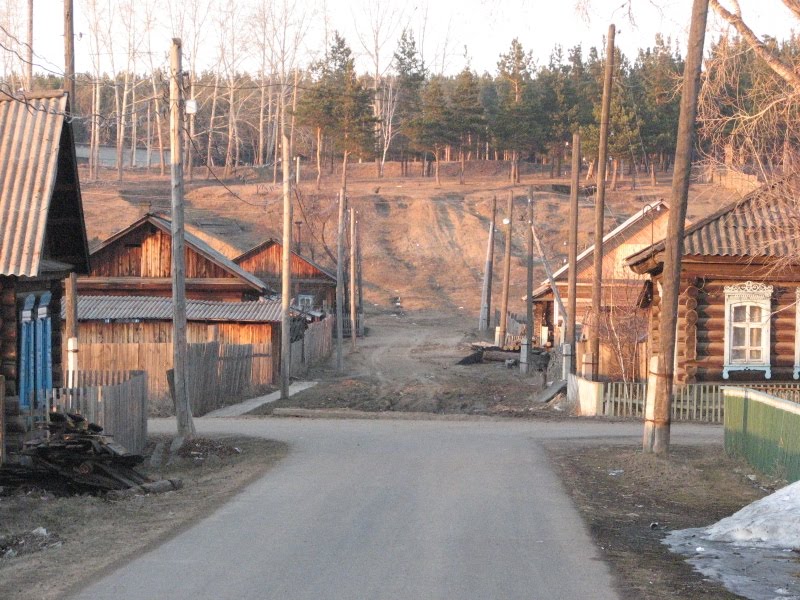 Красноярский край, с. Тасеево "Школьная гора" Вид с ул. Лизы Чайкиной, пересекает ул. Кирова 27 апреля 2010г.