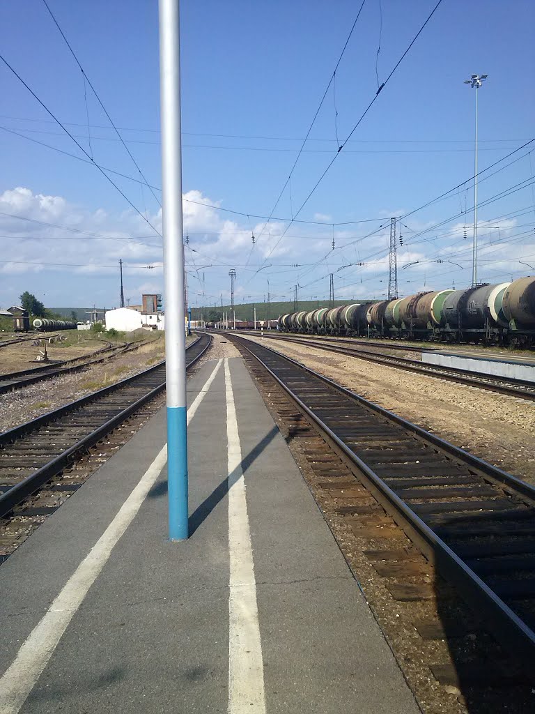 Станция "Уяр". Перрон