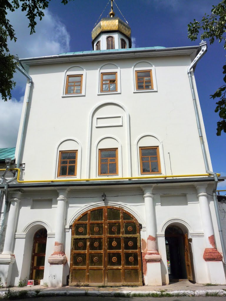 Надвратная церковь Иоанна Богослова