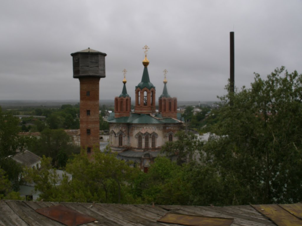 Вид на новый храм с крыши старого