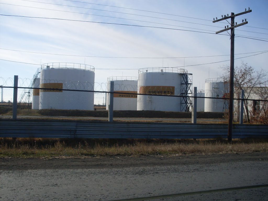 Территория нефтебазы (Tank farm area)