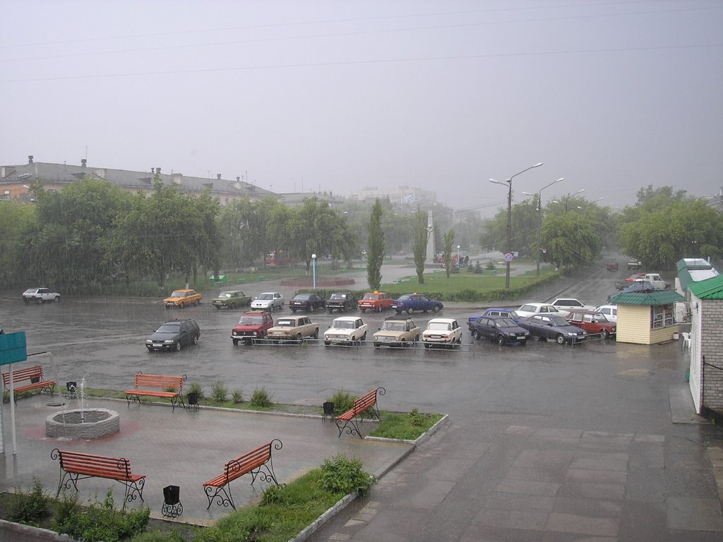 Шадринск. Сквер победы. Дождь
