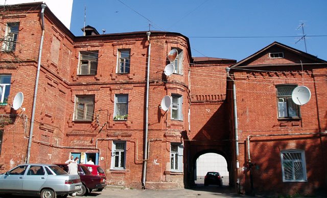 Gates to Dzerzhinsky str