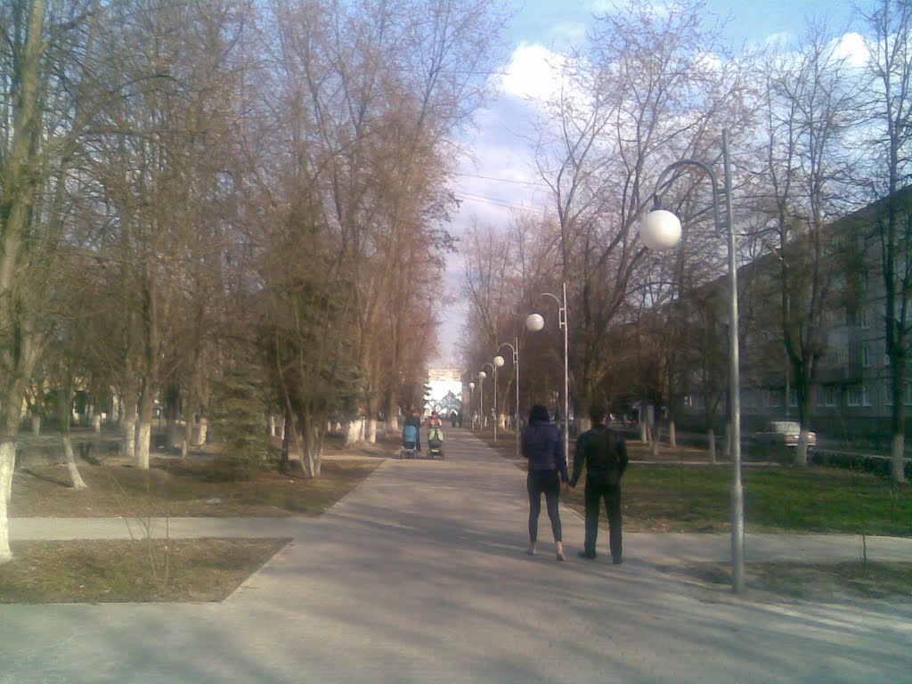 Аллея, на проспекте Комунистическом - г.Курчатов - (вид на восток)
