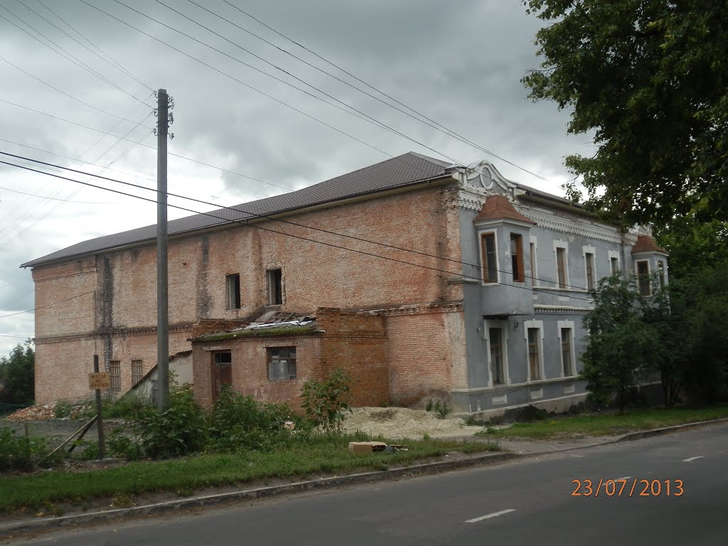 Разрушенный Дом пионеров, вид сбоку