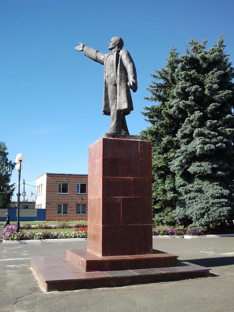 Памятник В.И.Ленину.