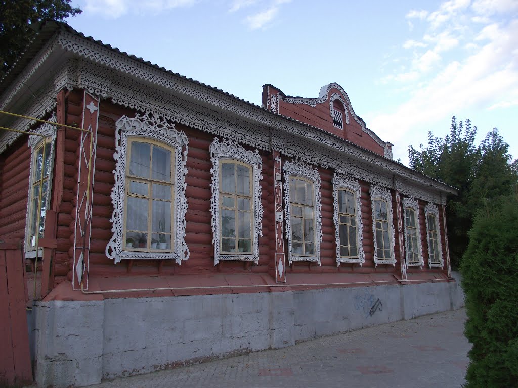 Резной домик