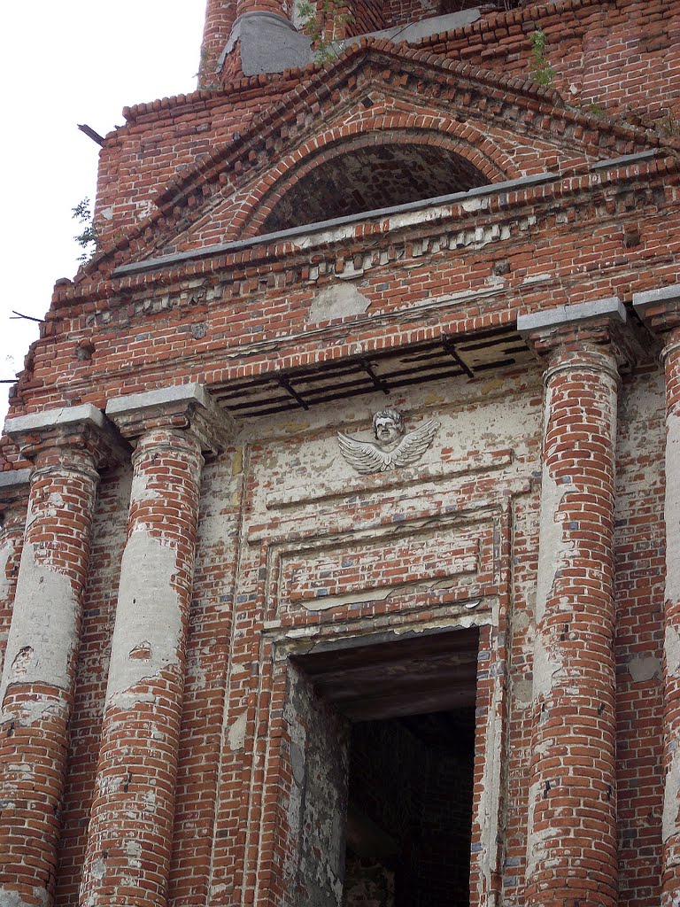 Портик Архангельской церкви