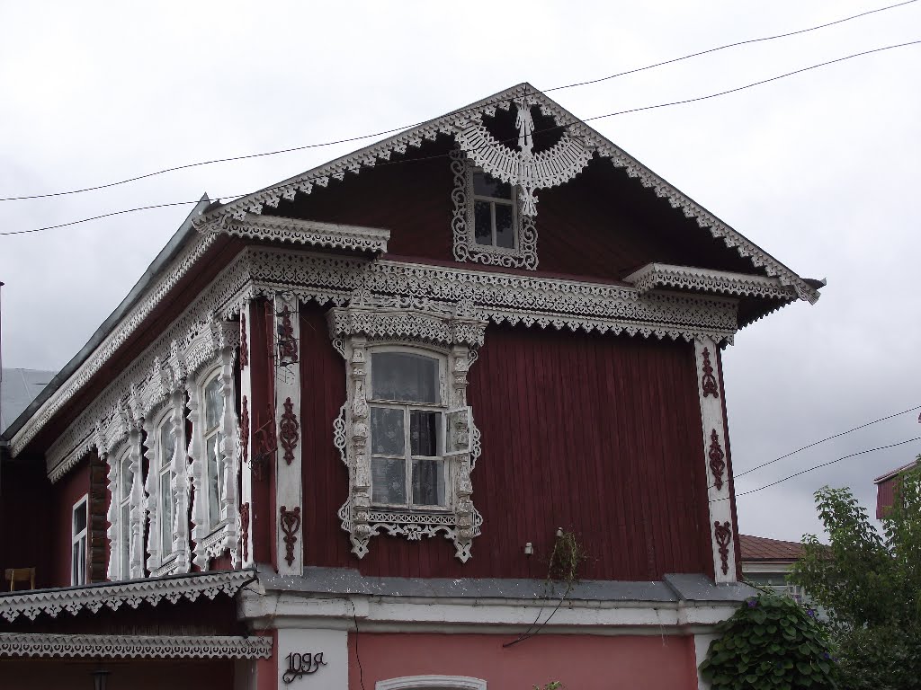 Резной домик