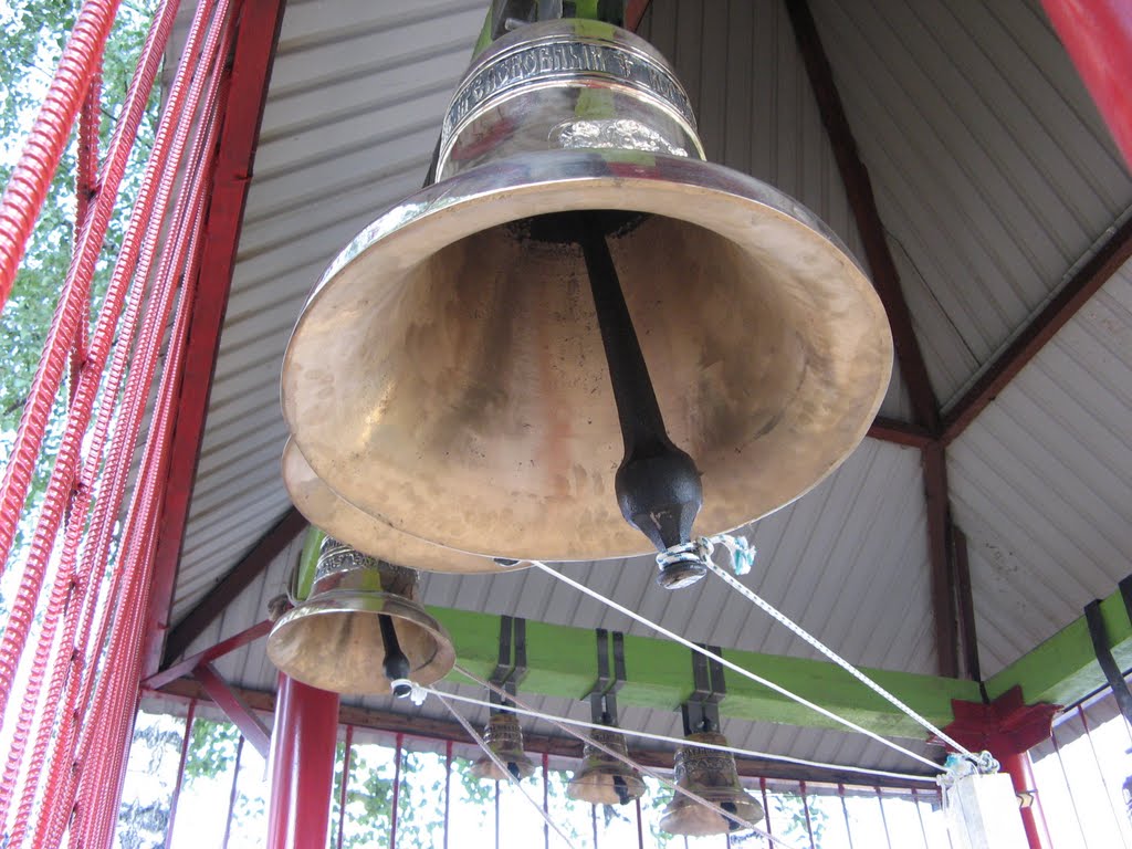 Колокола Троицкого собора .  Trinity Cathedral bells