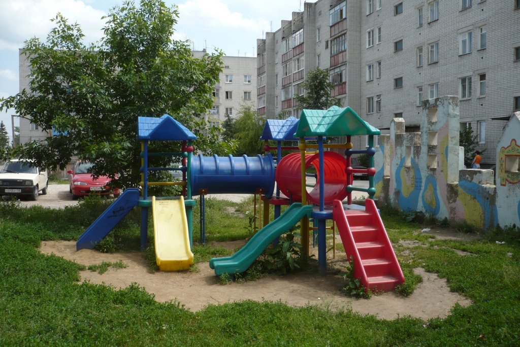 Дворик на Свердлова 80