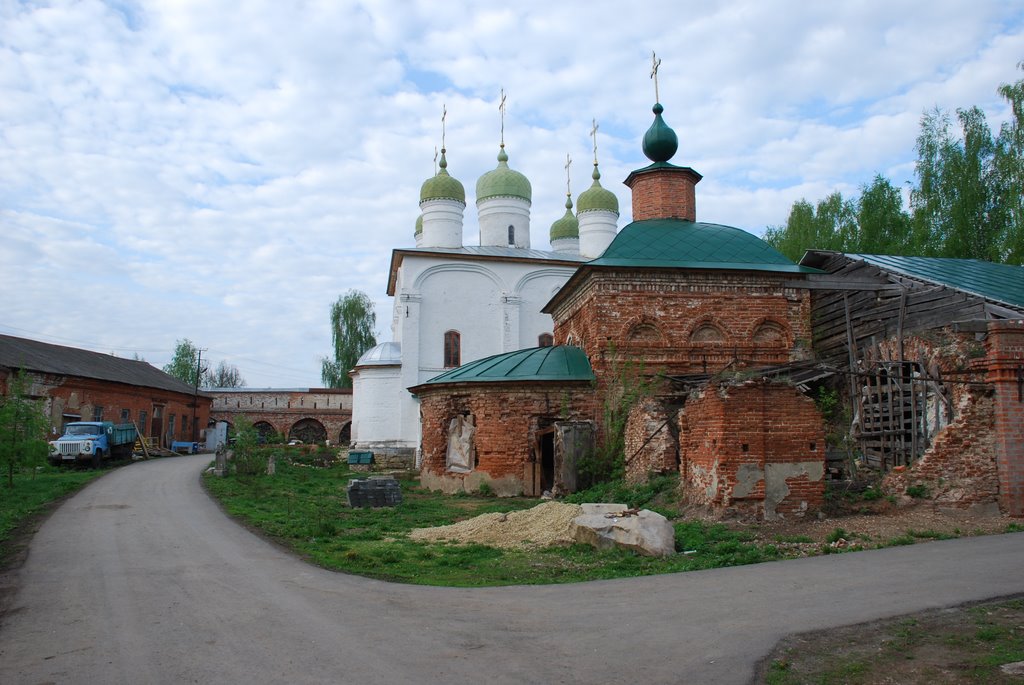 Лебедянь. Внутренний вид Троицкого монастыря.