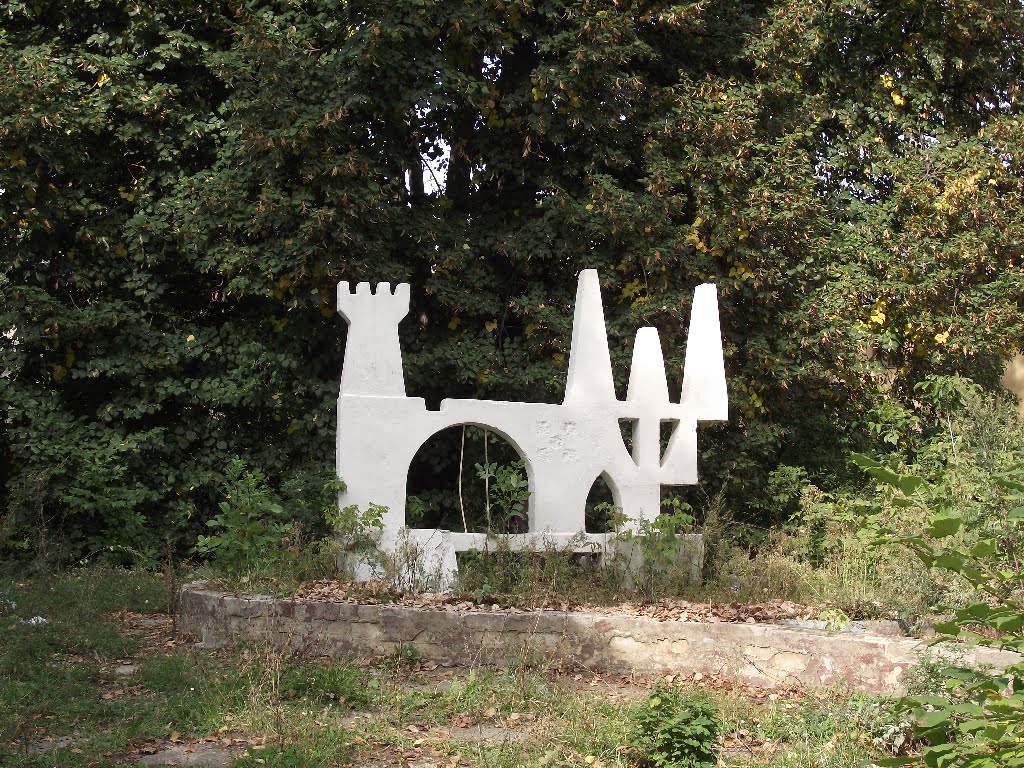Скульптура у театра кукол