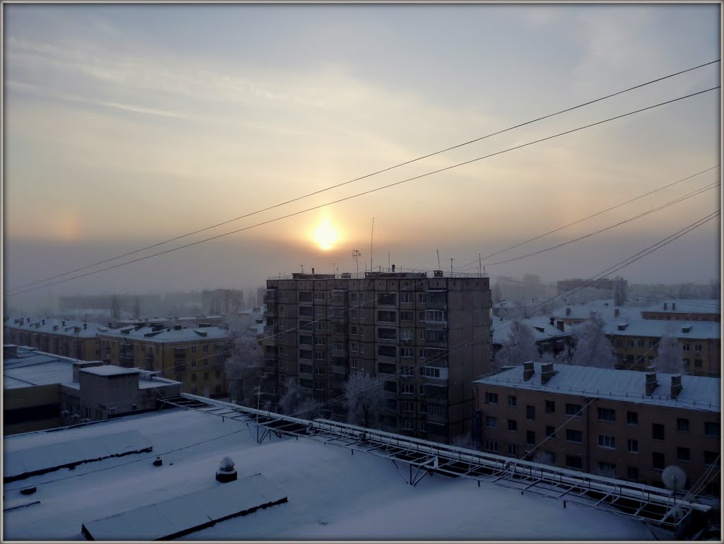 Морозный рассвет из окна офиса