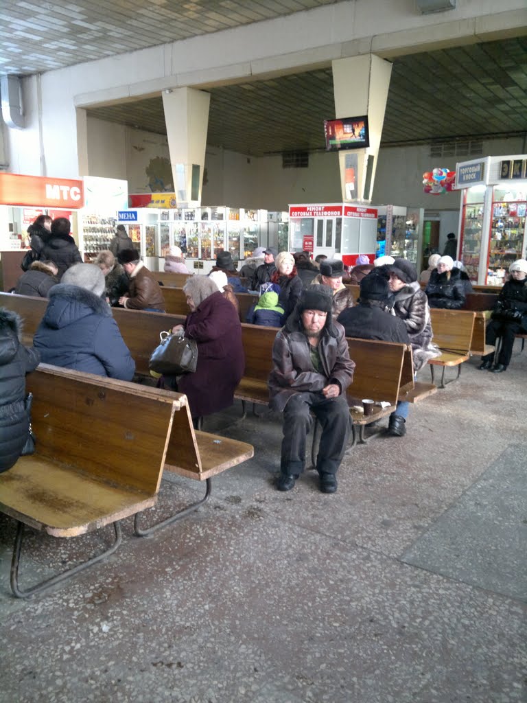 внутри автовокзала