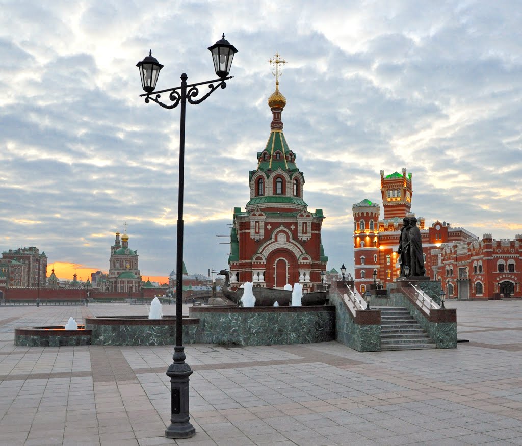 На Патриаршей площади. Набережная левого берега Кокшаги, Йошкар-Ола.