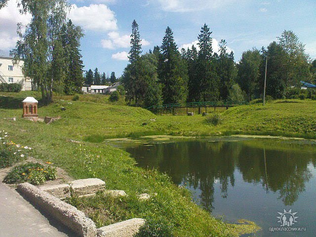 церковный пруд и святой источник
