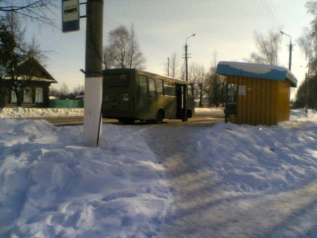 Богдан на остановке