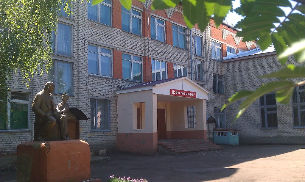 Крыльцо школы.